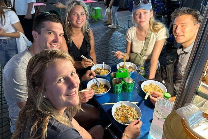 Wonderful Pearl Dinner Cruise in Bangkok - Bangkok landmarks at night: why the 7:30 PM schedule works