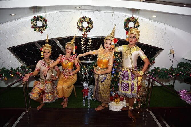 Wonderful Pearl Dinner Cruise in Bangkok - Boarding the boat: what the first hour feels like